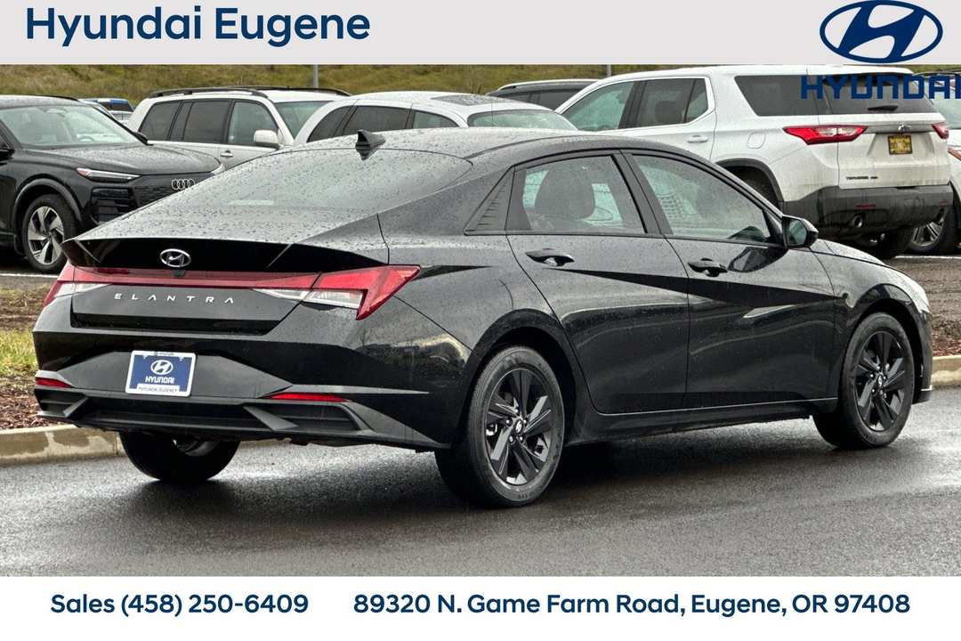 2022 Hyundai Elantra SEL - Image 3