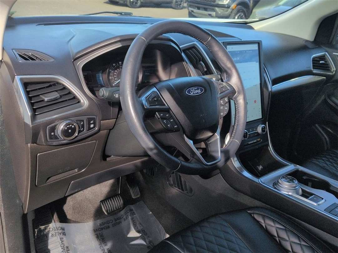2023 Ford Edge Titanium - Image 12