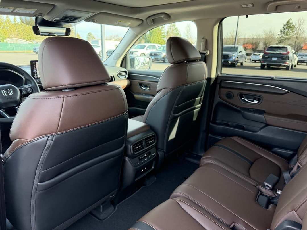 2026 Honda Pilot Touring - Image 32