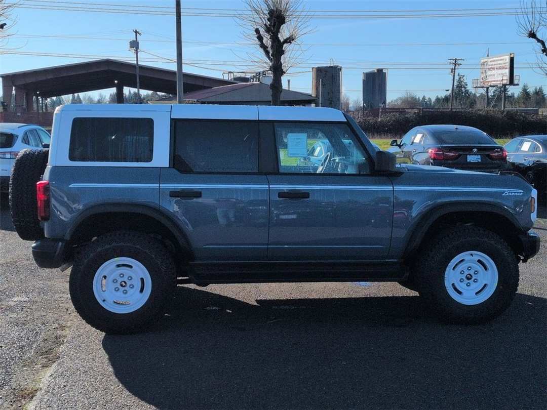 2025 Ford Bronco Heritage Edition - Image 6