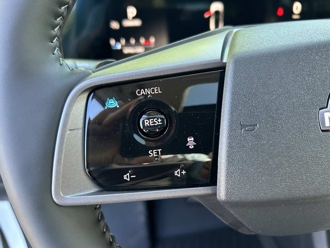 2025 Nissan Murano SL - Image 13