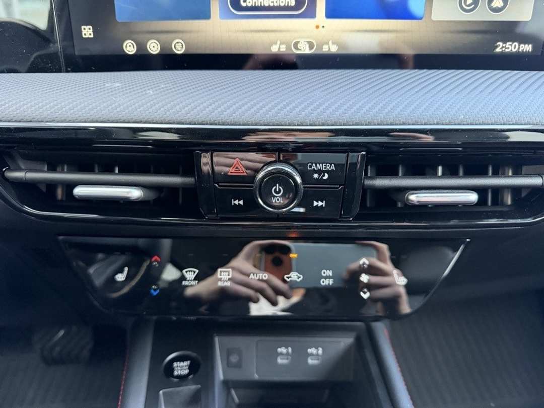 2026 Nissan Kicks SR - Image 21