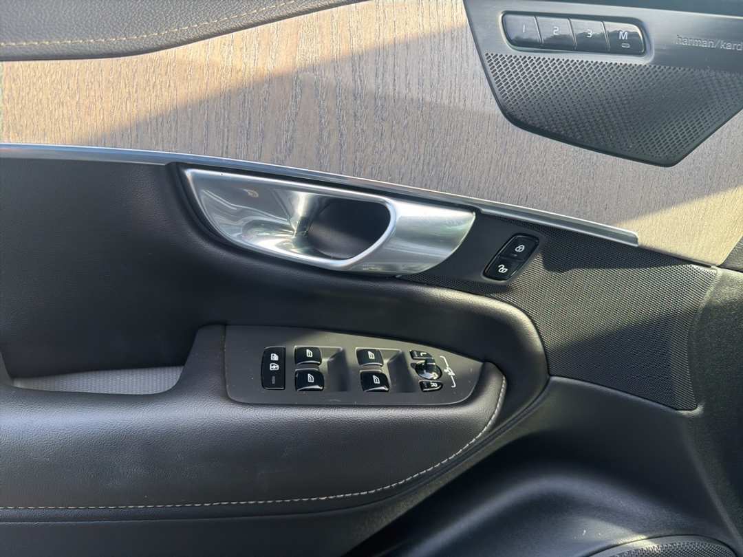 2022 Volvo Xc90 T6 Inscription - Image 12