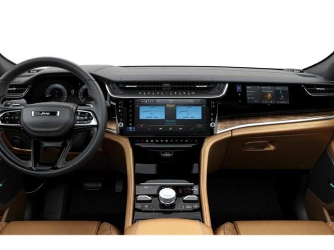 2026 Jeep Grand Cherokee Laredo - Image 3