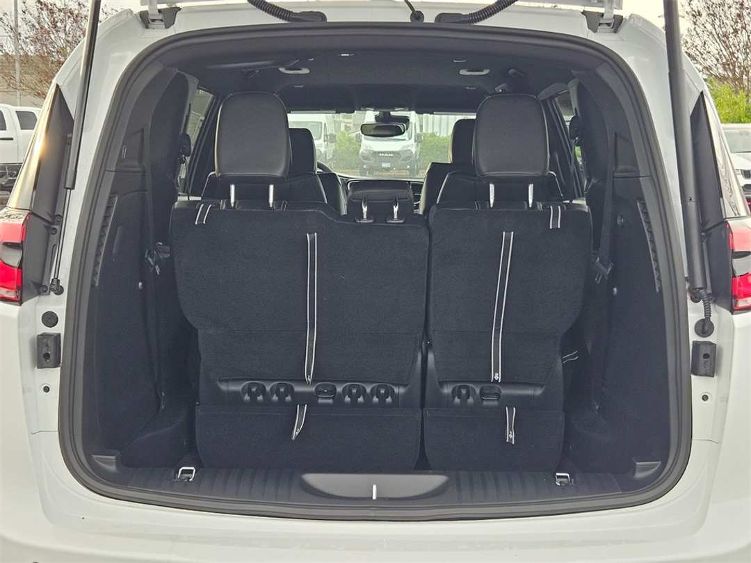 2026 Chrysler Pacifica Select - Image 32