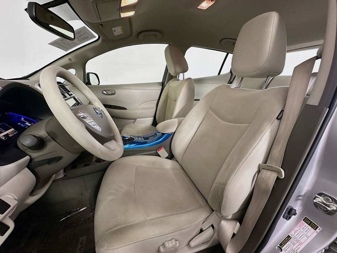 2011 Nissan LEAF SL - Image 21