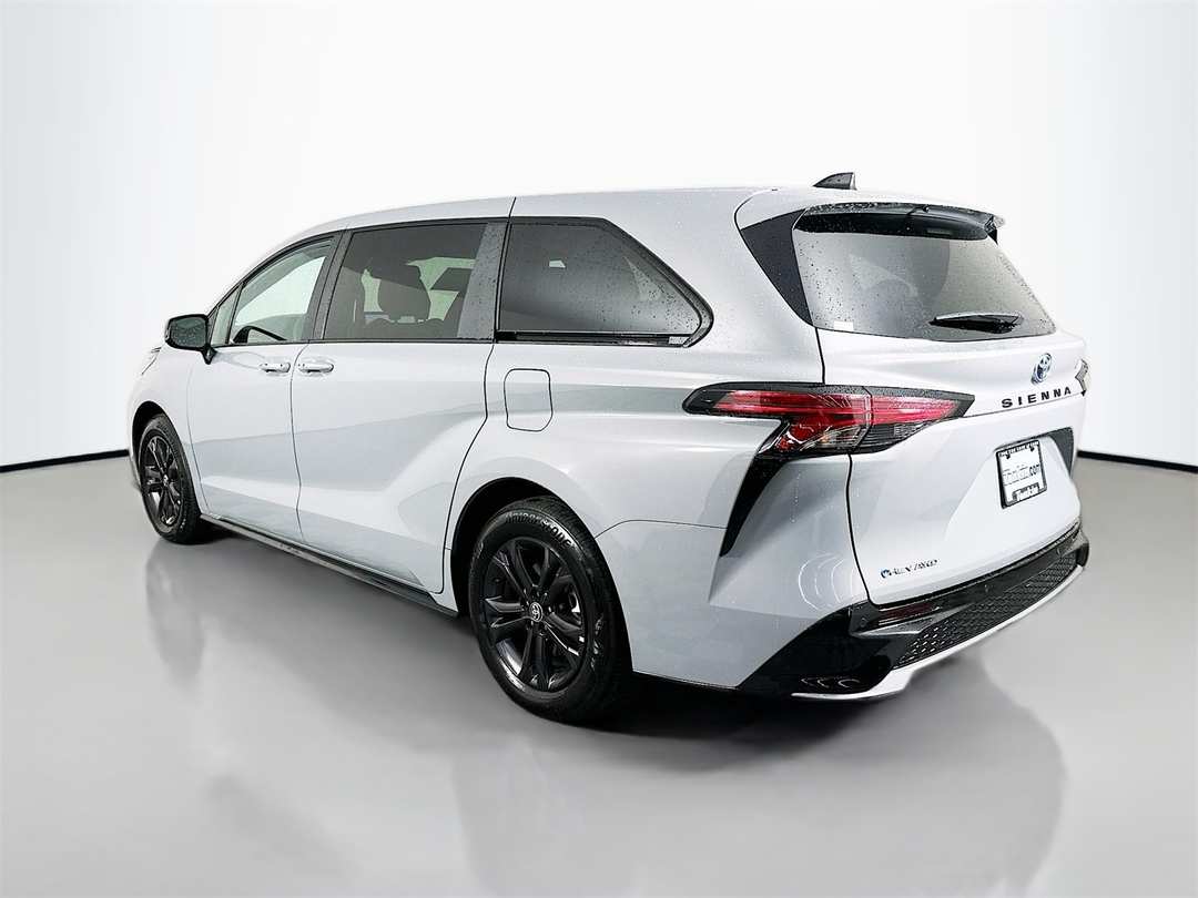 2025 Toyota Sienna XSE - Image 5