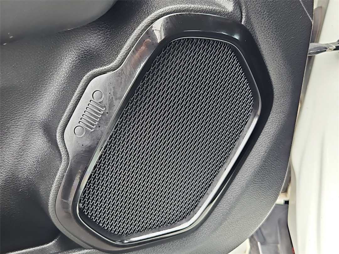 2017 Jeep Renegade Altitude - Image 12