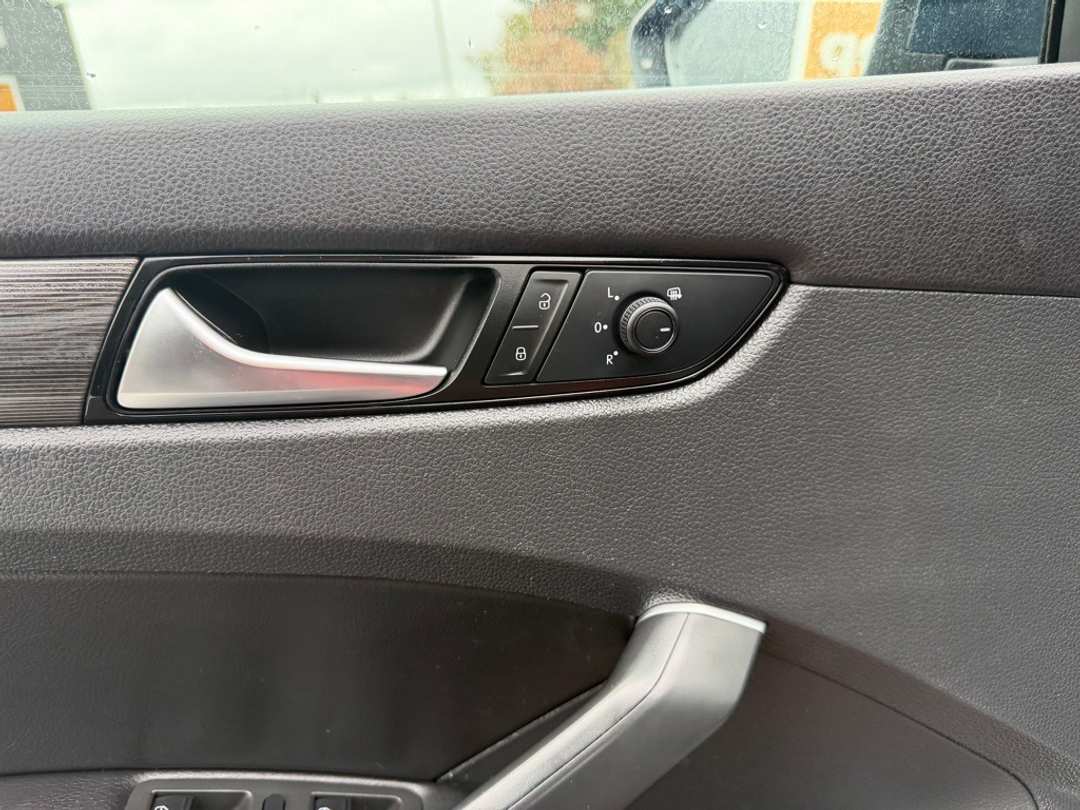 2020 Volkswagen Passat 2.0T RLine - Image 13