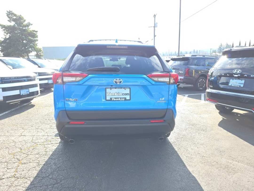 2020 Toyota Rav4 LE - Image 6