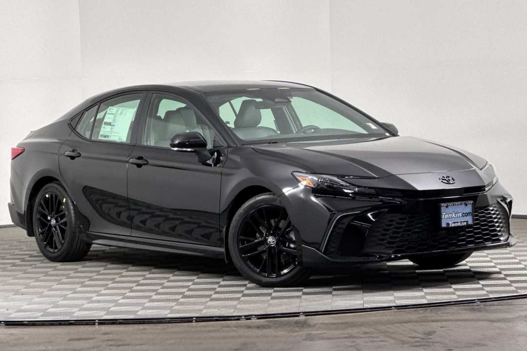 2026 Toyota Camry SE - Image 2