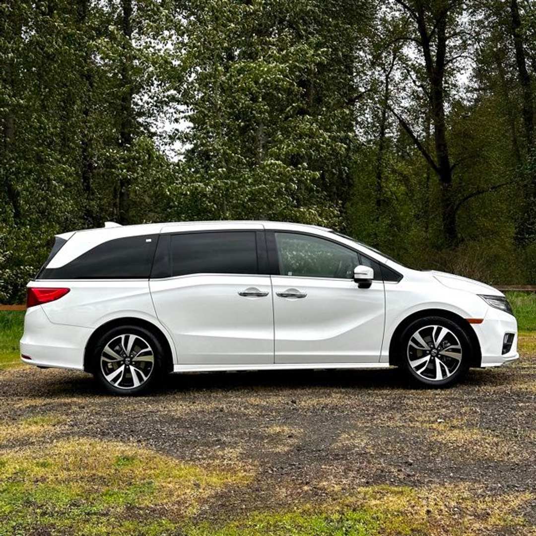 2020 Honda Odyssey Elite - Image 2