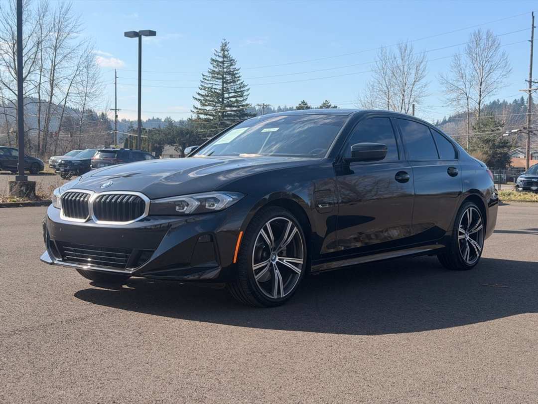 2023 BMW 3 Series 330e xDrive - Image 3