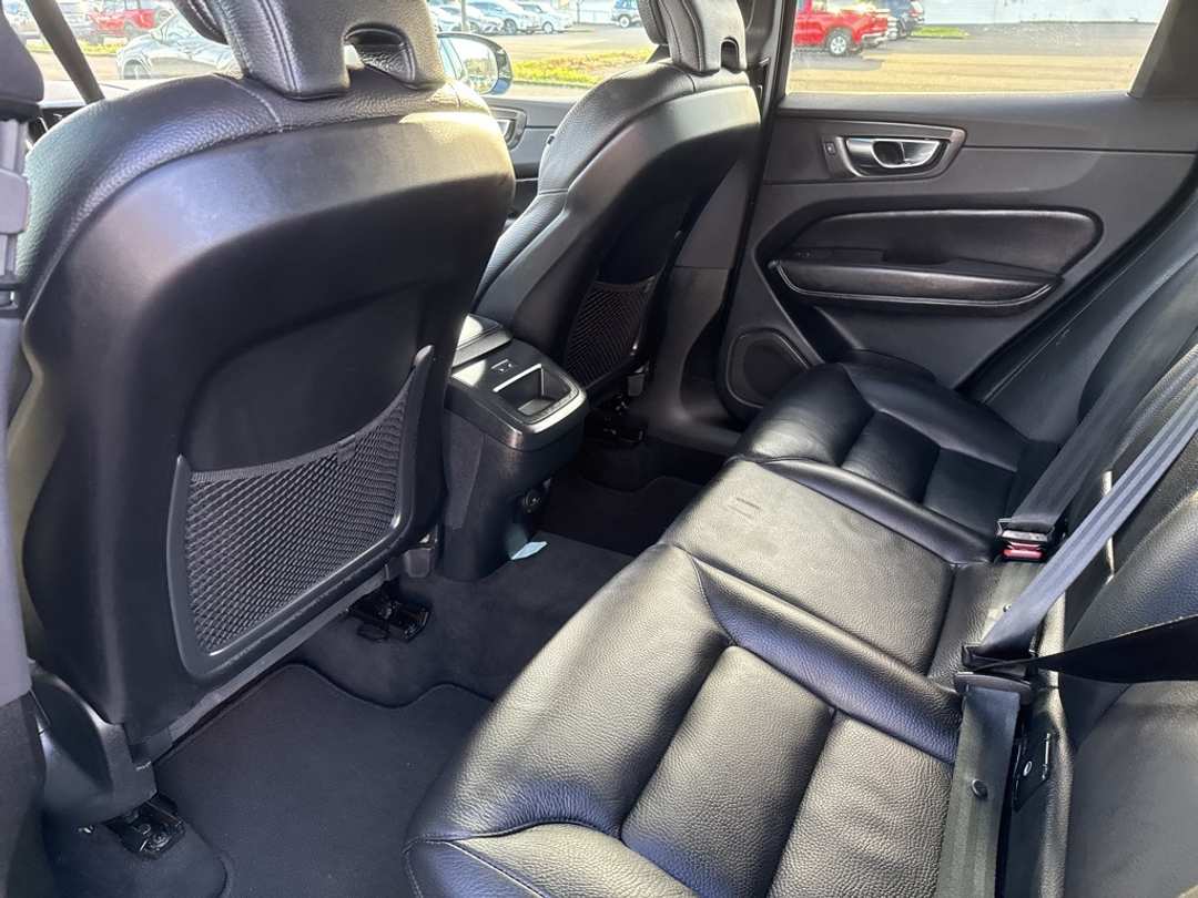 2023 Volvo Xc60 B5 Plus Dark Theme - Image 18