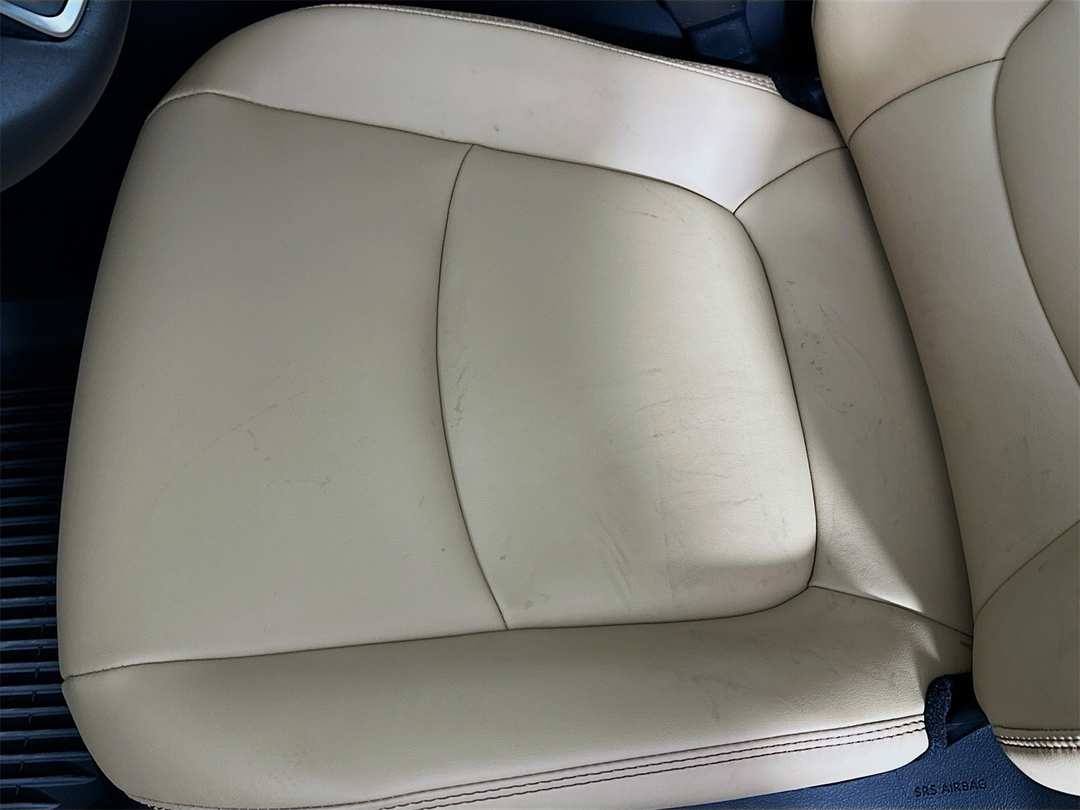 2025 Toyota Rav4 XLE Premium - Image 20