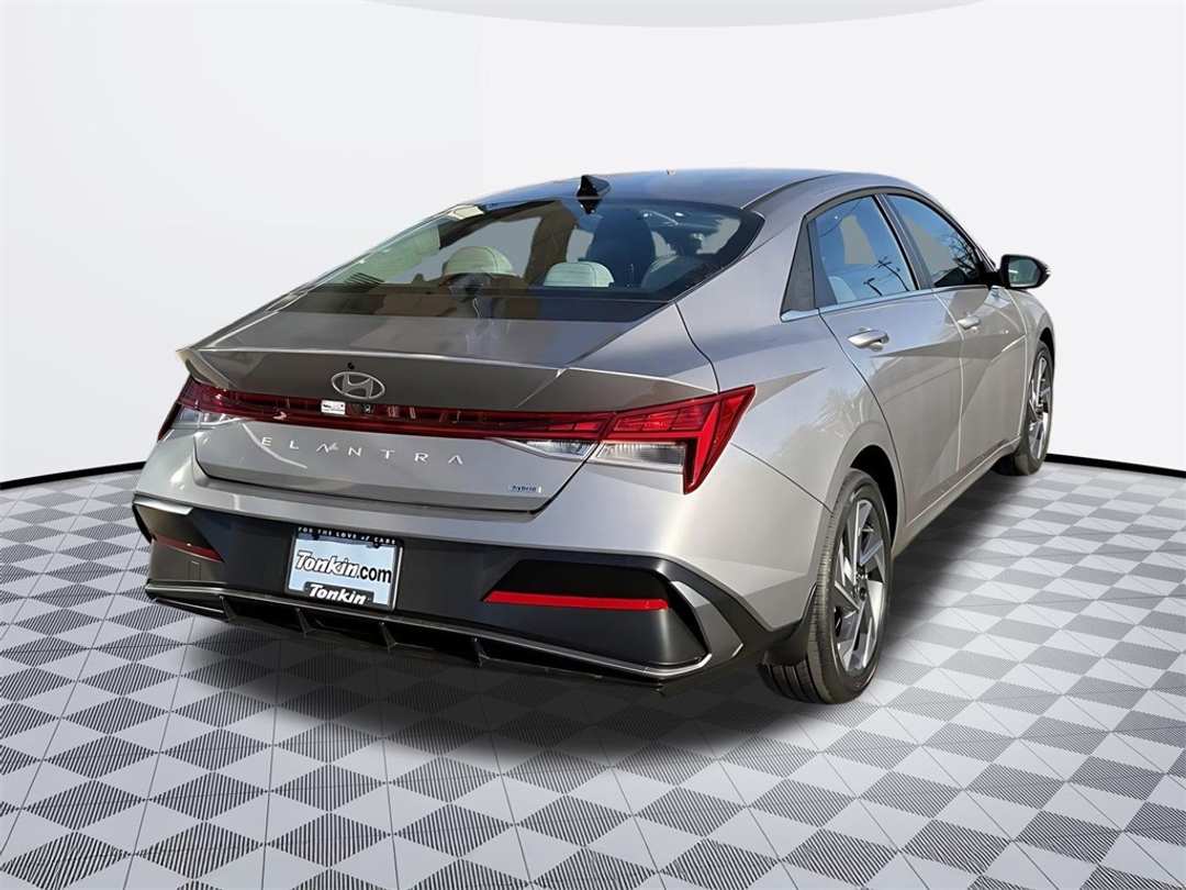2026 Hyundai Elantra Limited - Image 7