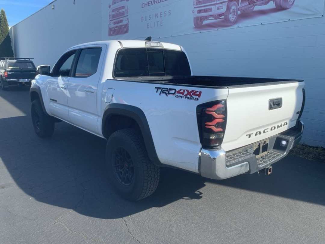 2019 Toyota Tacoma TRD OffRoad - Image 2