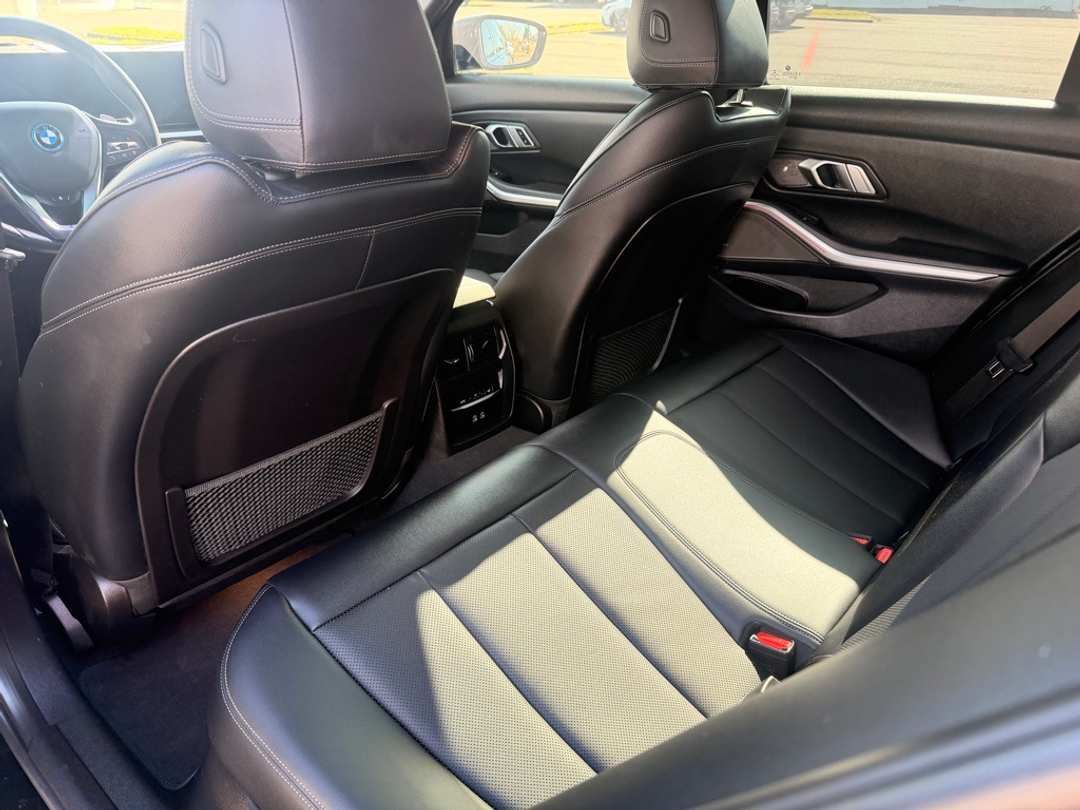 2023 BMW 3 Series 330e xDrive - Image 19