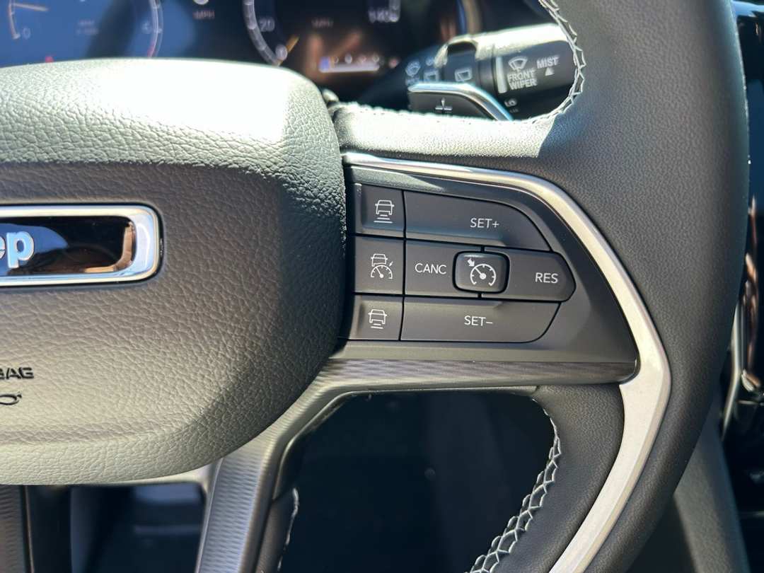 2025 Jeep Grand Cherokee Laredo X - Image 15