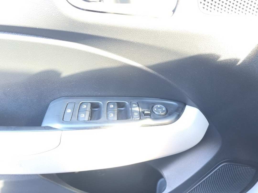 2025 Hyundai Venue SEL - Image 10