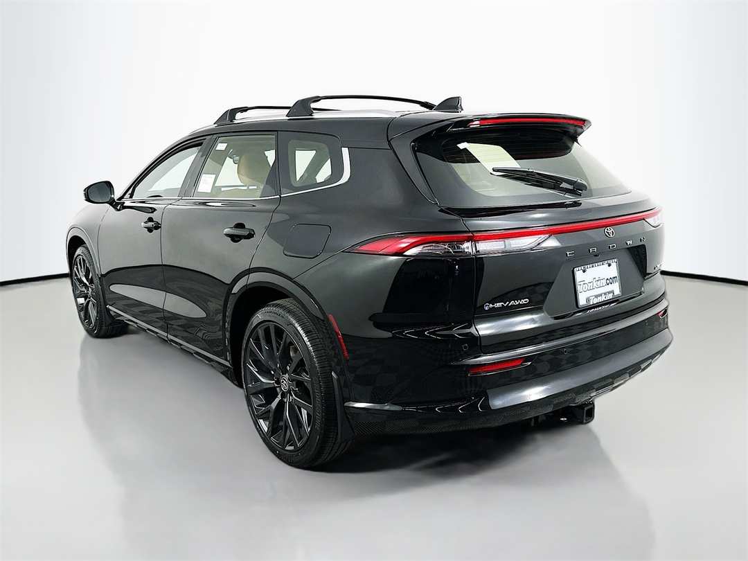 2025 Toyota Crown Signia Limited - Image 5