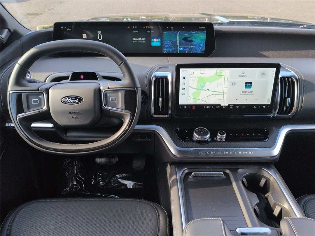 2025 Ford Expedition Platinum - Image 24