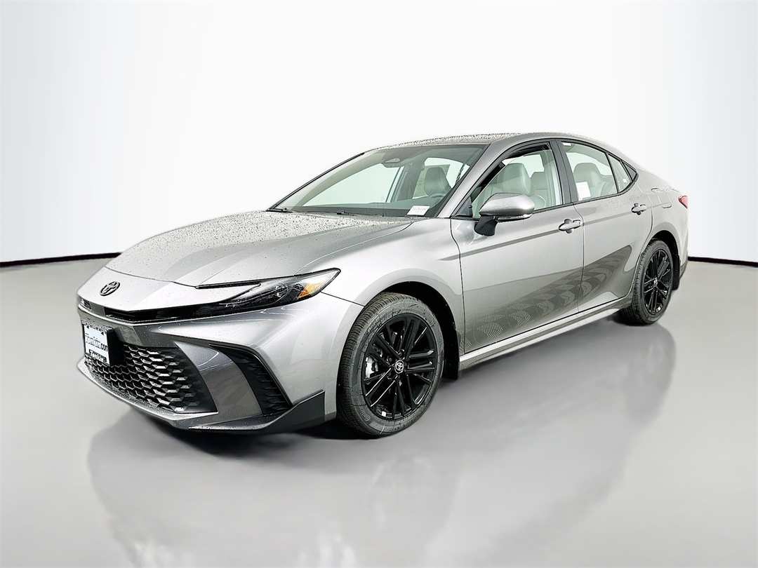 2026 Toyota Camry SE - Image 3
