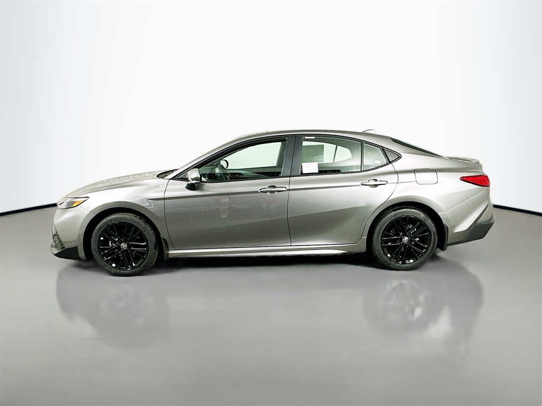 2026 Toyota Camry SE - Image 4