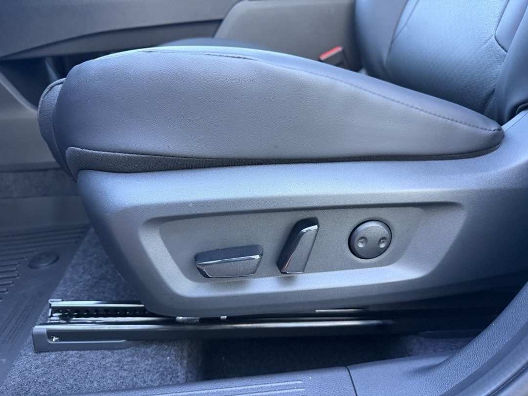 2026 Nissan Rogue Dark Armor - Image 13