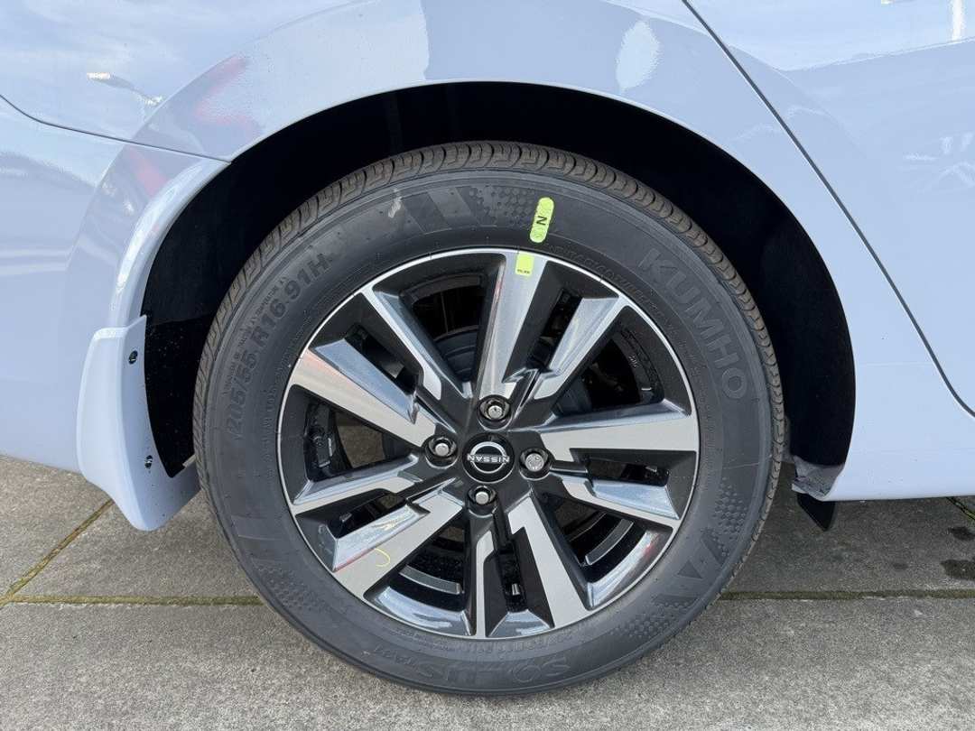 2025 Nissan Versa 1.6 SV - Image 9