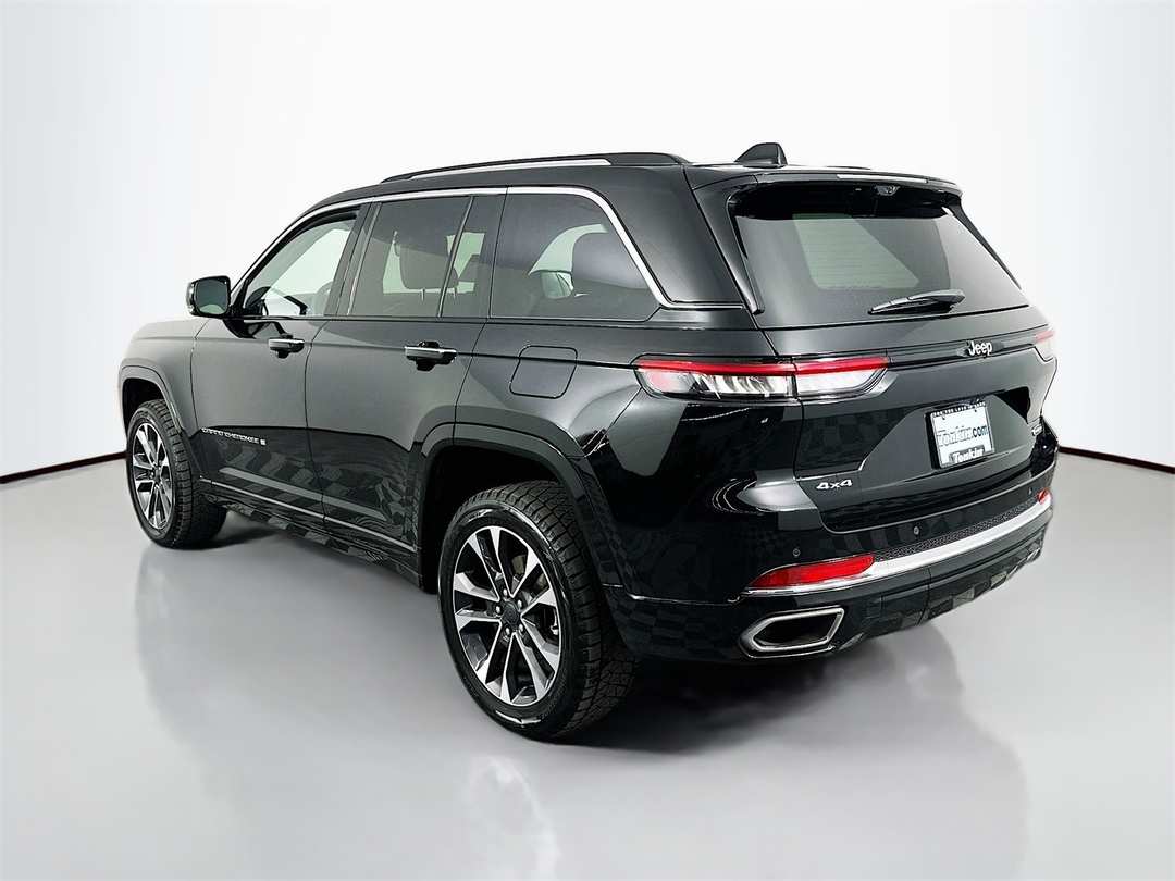 2022 Jeep Grand Cherokee Overland - Image 5