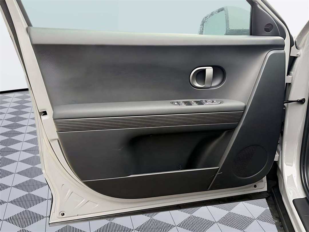 2026 Hyundai Ioniq 5 SE - Image 11