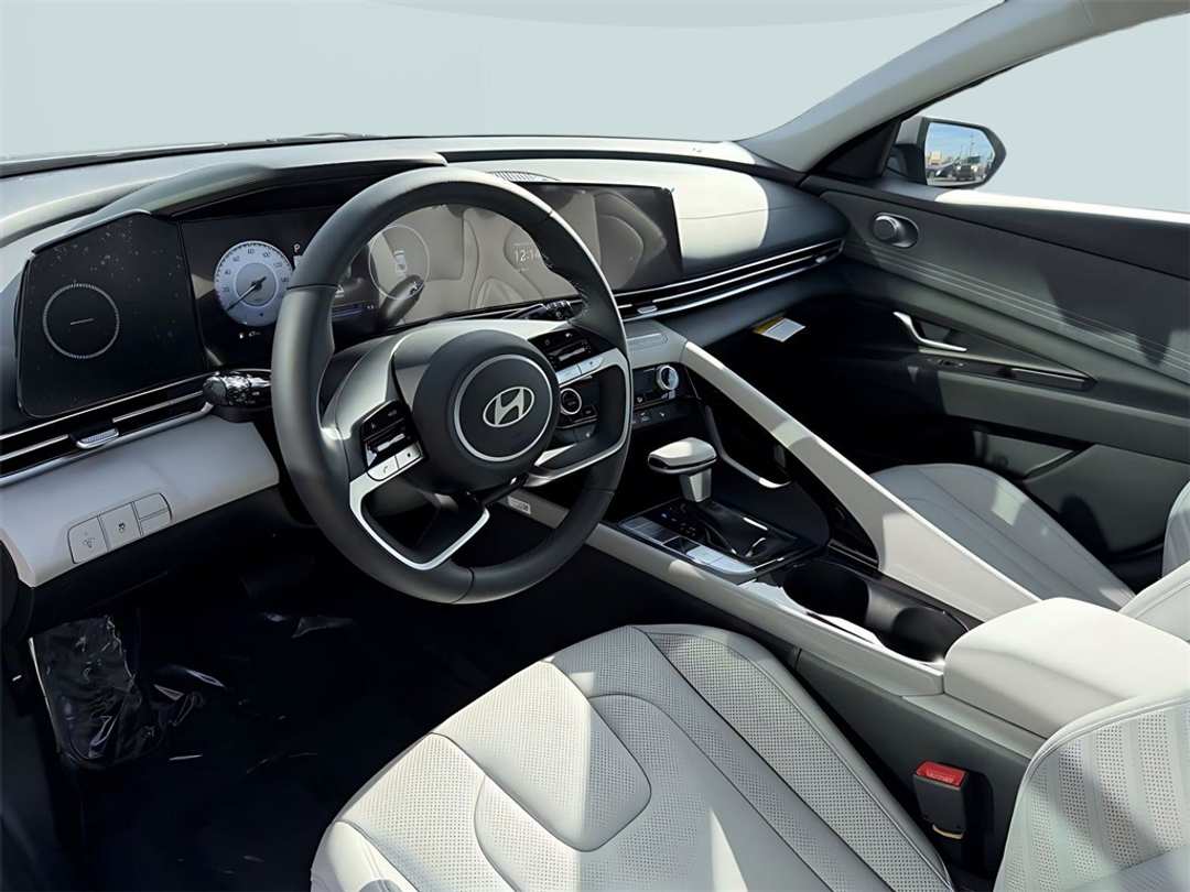 2026 Hyundai Elantra Limited - Image 15