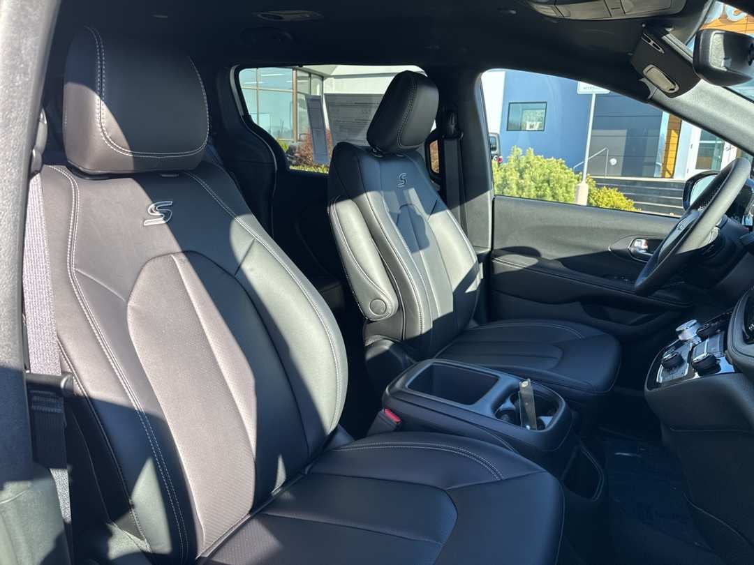 2026 Chrysler Pacifica Select - Image 30