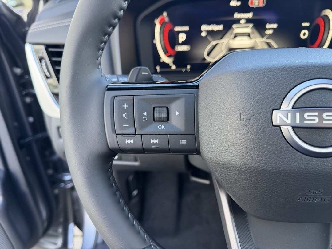 2026 Nissan Rogue Platinum - Image 17