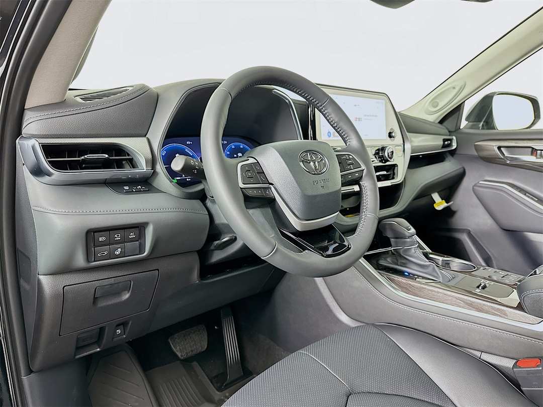 2026 Toyota Highlander Platinum - Image 9