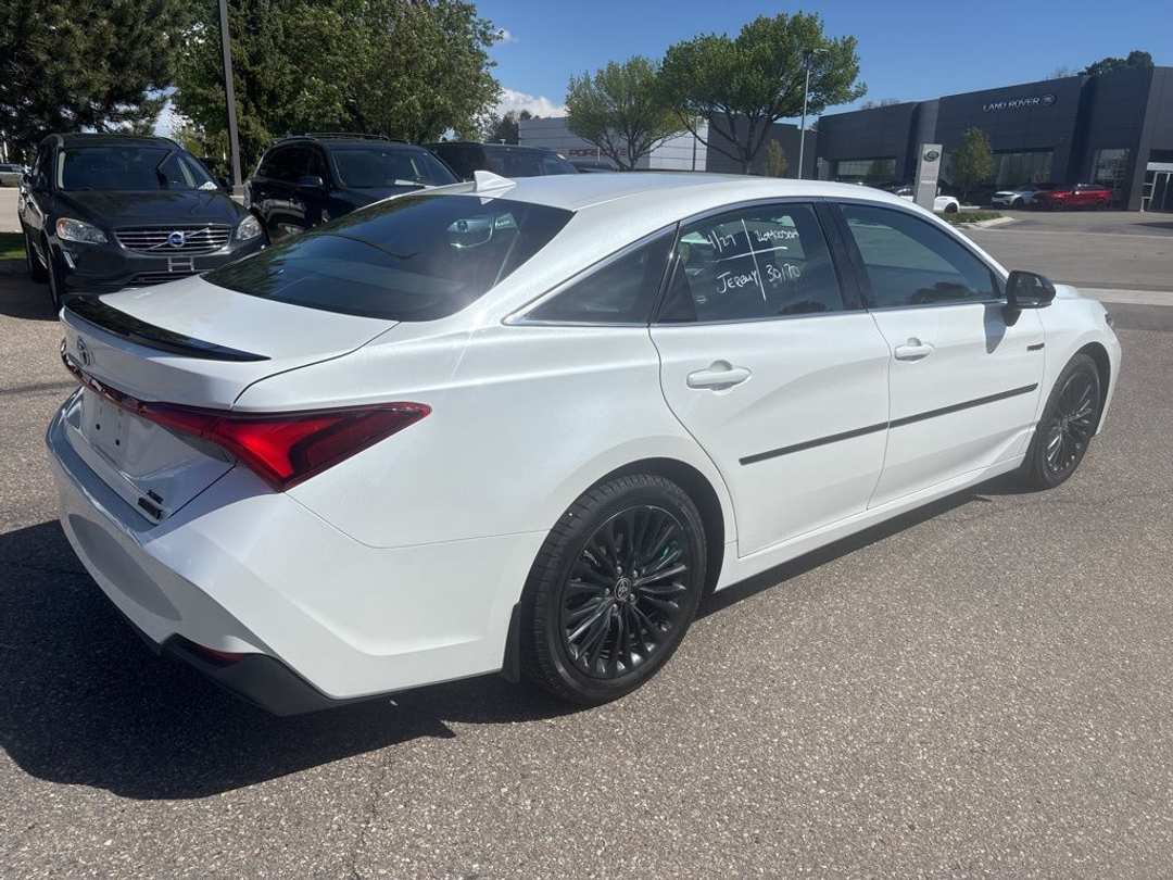 2021 Toyota Avalon XSE - Image 3
