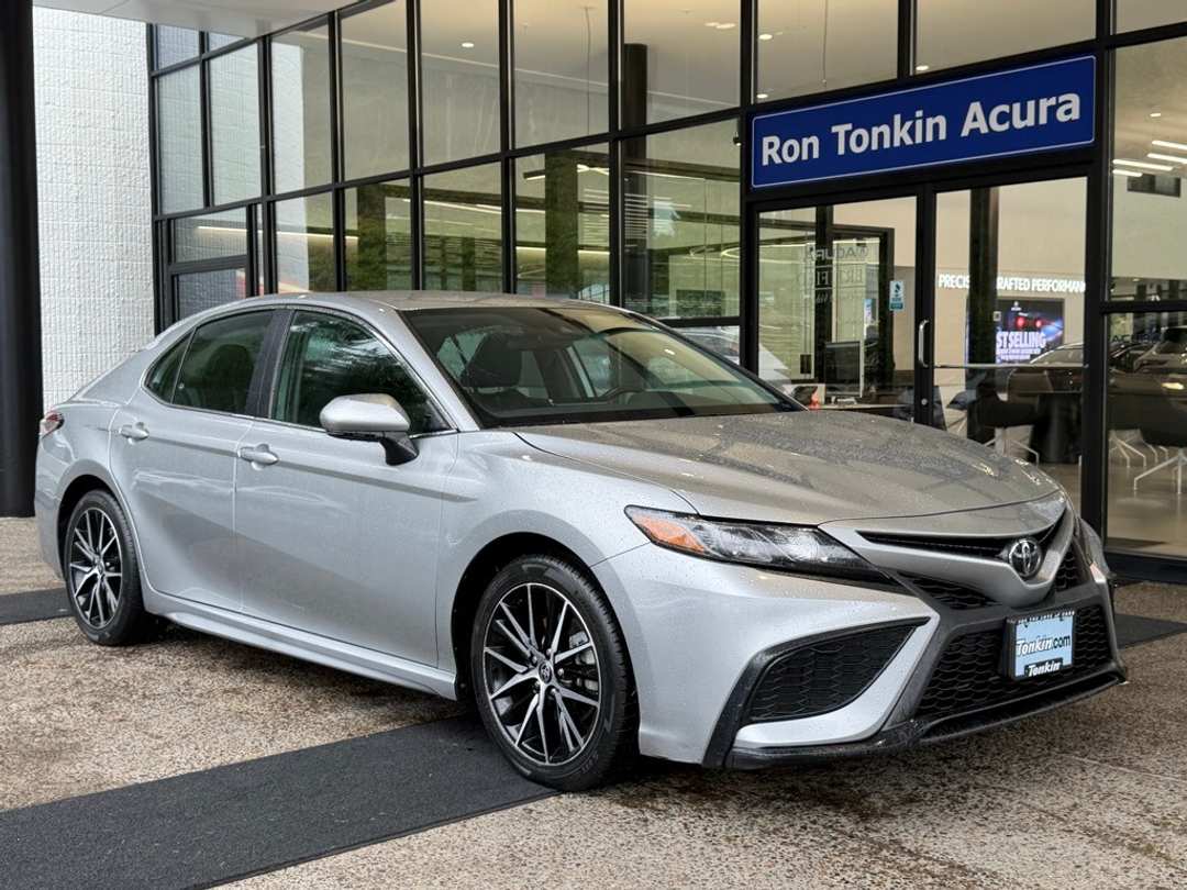 2024 Toyota Camry SE - Image 2
