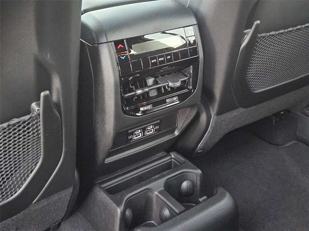 2025 Jeep Grand Cherokee L Laredo - Image 27