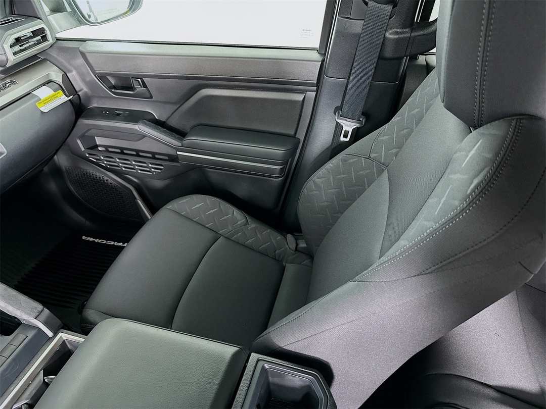 2025 Toyota Tacoma SR5 - Image 22