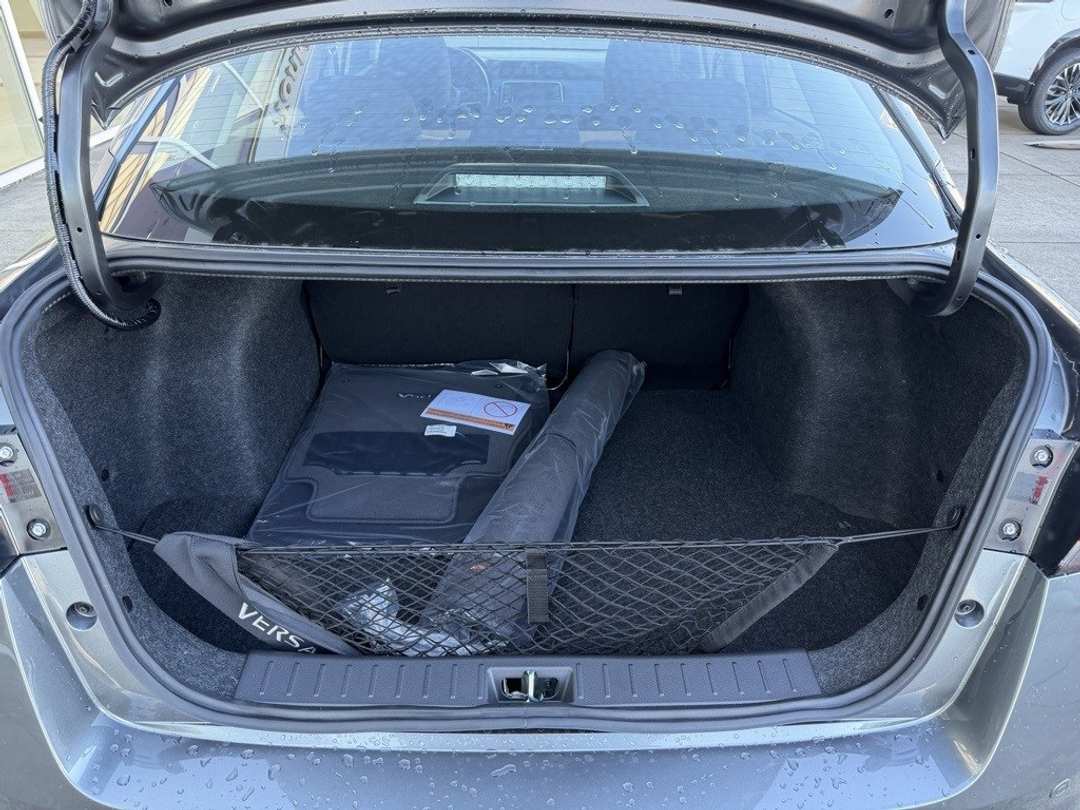 2025 Nissan Versa 1.6 SV - Image 10