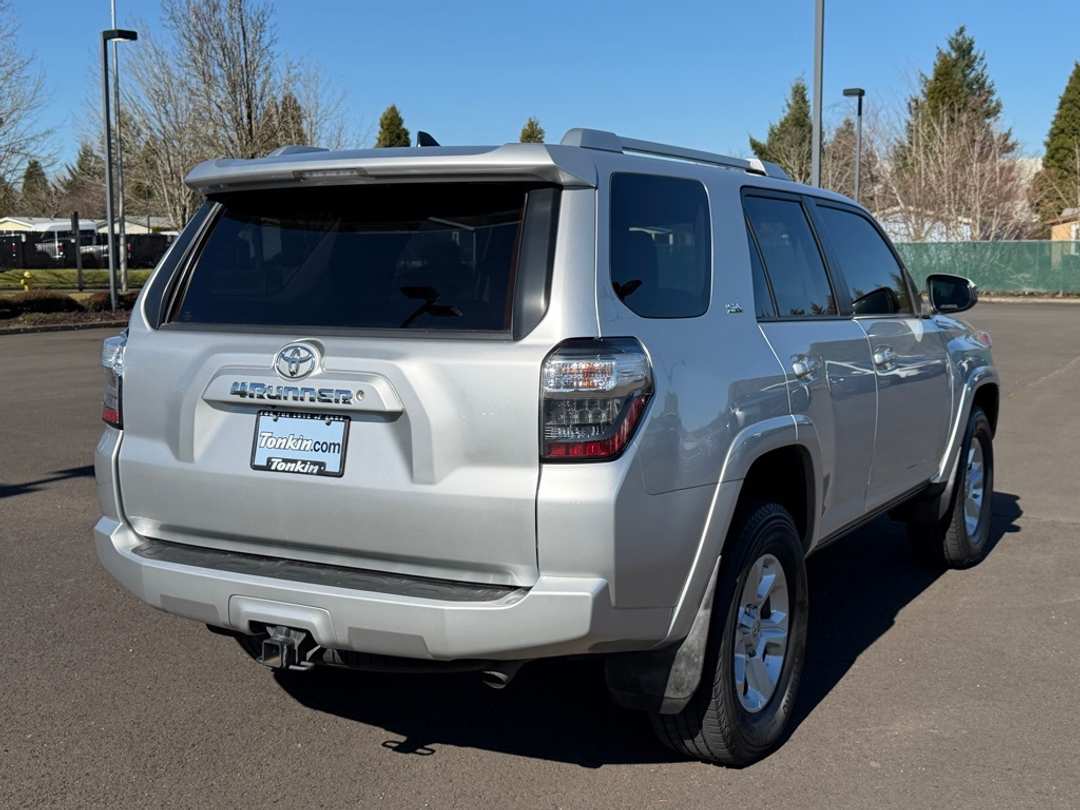 2017 Toyota 4Runner SR5 - Image 8
