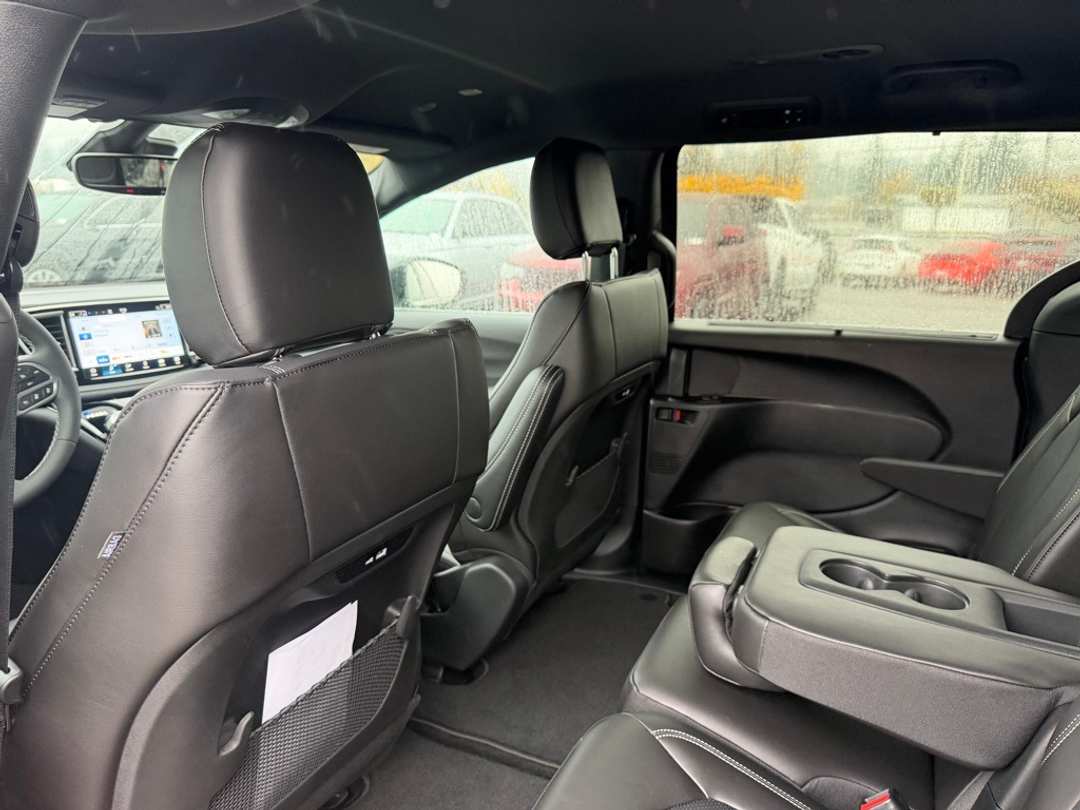 2026 Chrysler Pacifica Select - Image 28