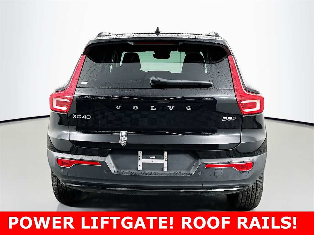 2025 Volvo Xc40 B5 Plus Dark Theme - Image 6