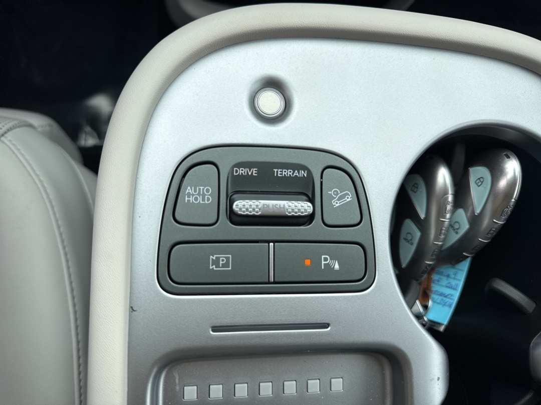 2026 Hyundai Ioniq 9 Performance Calligraphy - Image 28