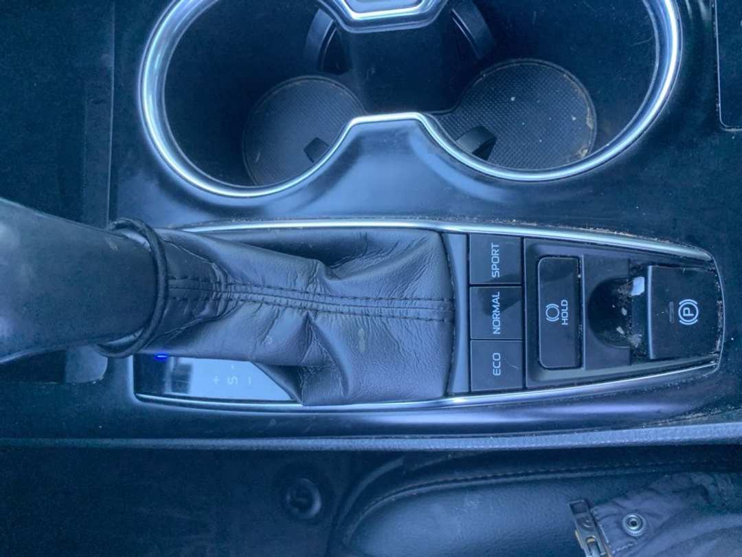 2019 Toyota Camry L - Image 22