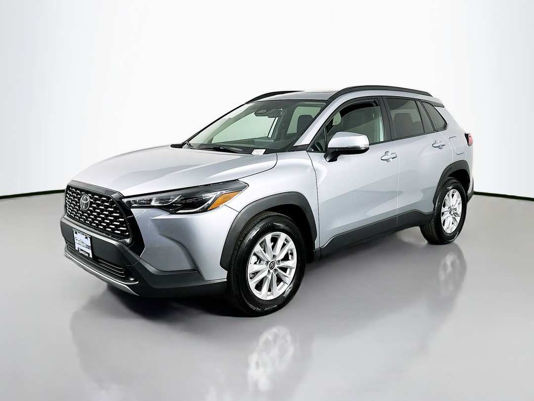 2024 Toyota Corolla Cross LE - Image 3