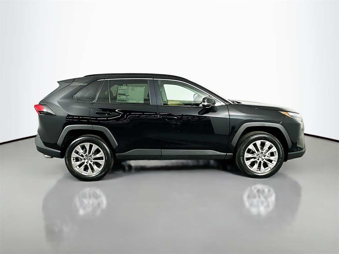 2025 Toyota Rav4 XLE Premium - Image 8