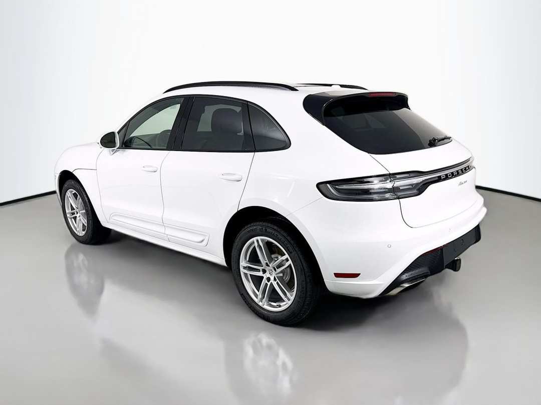 2026 Porsche Macan - Image 3