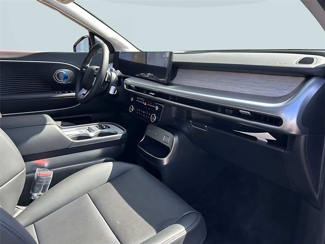 2026 Hyundai Ioniq 9 SEL - Image 27